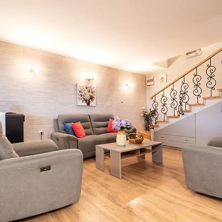 Horizon - Spacious Sea View House With 6 Bedrooms In بالشيك